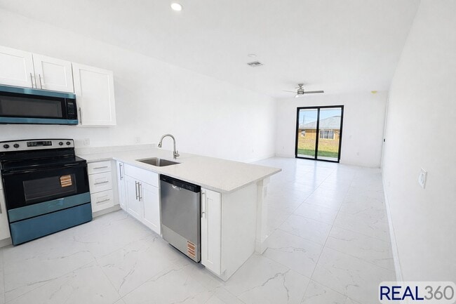 Building Photo - 1125-1127 Homer Ave S Unit 1127