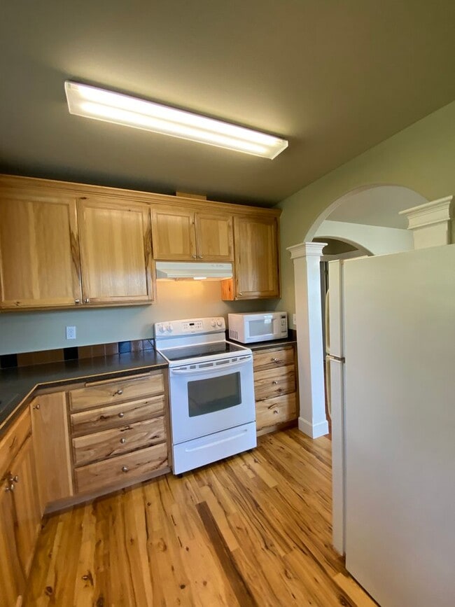 Photo - Beautifully Remodeled Springfield Cottage