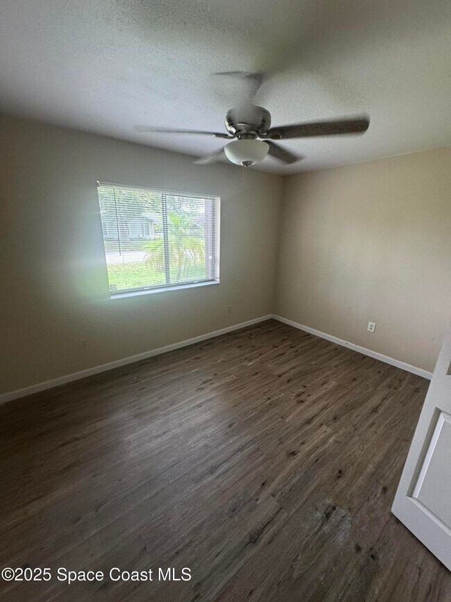 Photo - 530 Escarole St SE