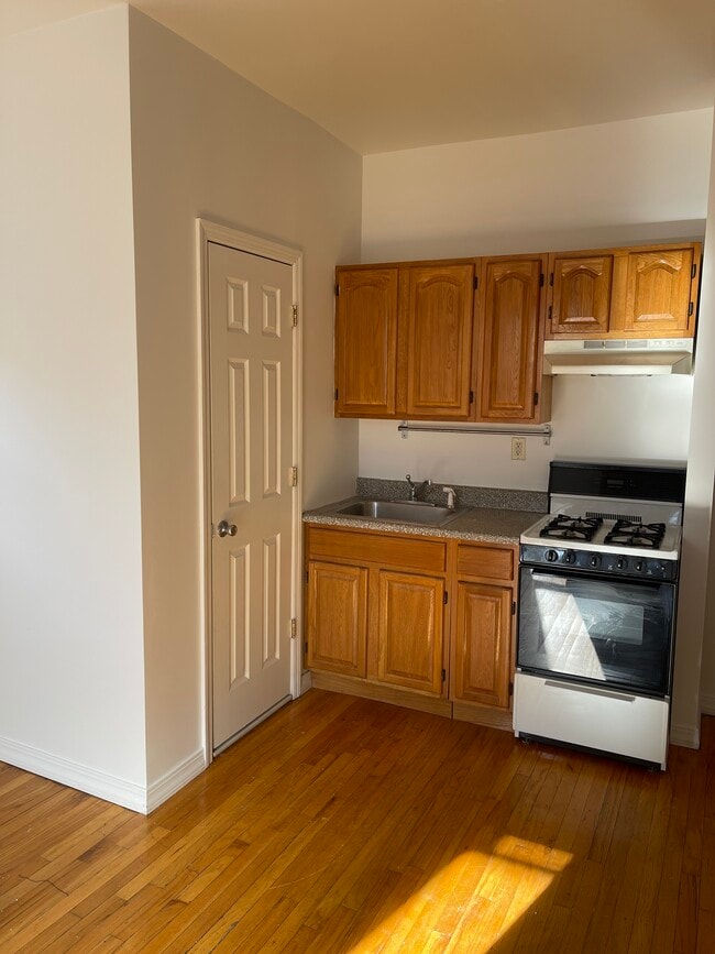 Photo - 16 Conselyea St Unit 3