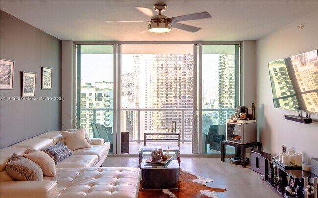 Building Photo - 1111 SW 1st Ave Unit PH3822 Rental