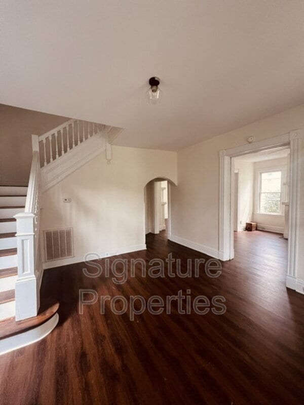 102 W Lancaster Rd