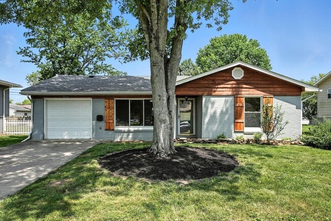 Photo - 420 Barwood Dr House