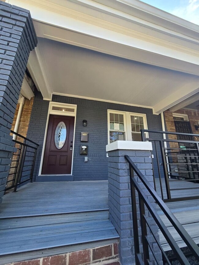 Photo - 1331 Queen St NE