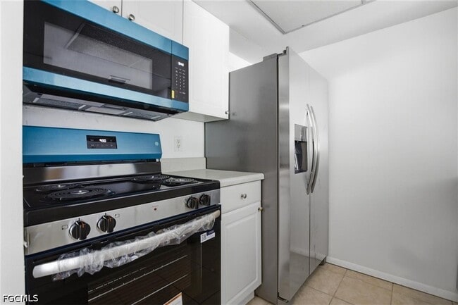 Building Photo - 3704 Broadway Unit 310