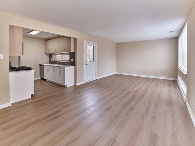 Spacious 2 Bed,1.5 Bath with 989 sq. ft., open-concept layout, and updated kitchen at North Crossing.