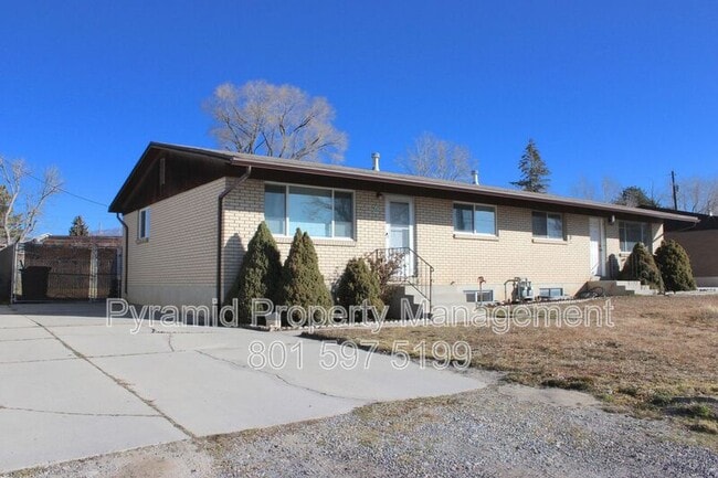 Building Photo - 825 E 760 N