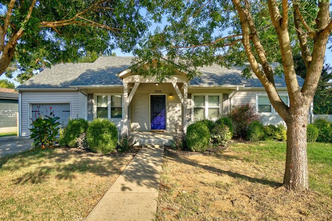 Beautiful Midtown Home Available Now! - Beautiful Midtown Home Available Now!