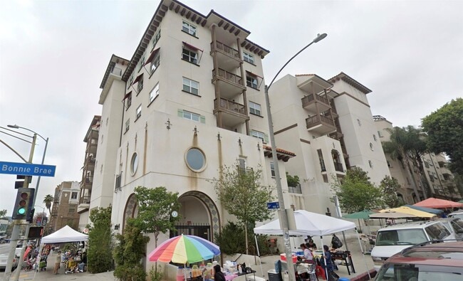 Photo - 1901 W 6th St