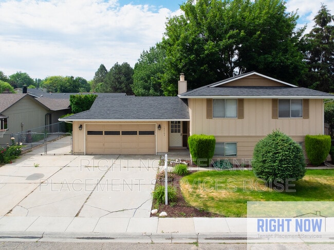 Building Photo - 10763 Hinsdale St Rental