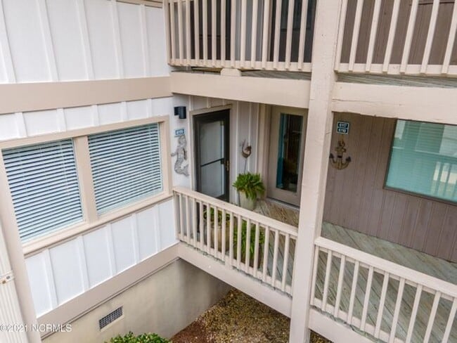 Photo - **Light-Filled Condo with Designer Finishes ? |