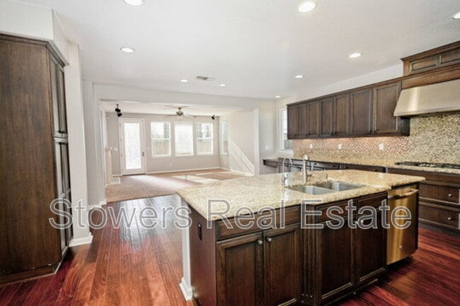 Photo - 630 Bond Ct