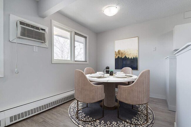 Photo - MacKenzie Manor