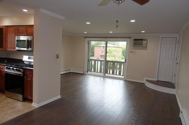 Photo - 629 W 65th St