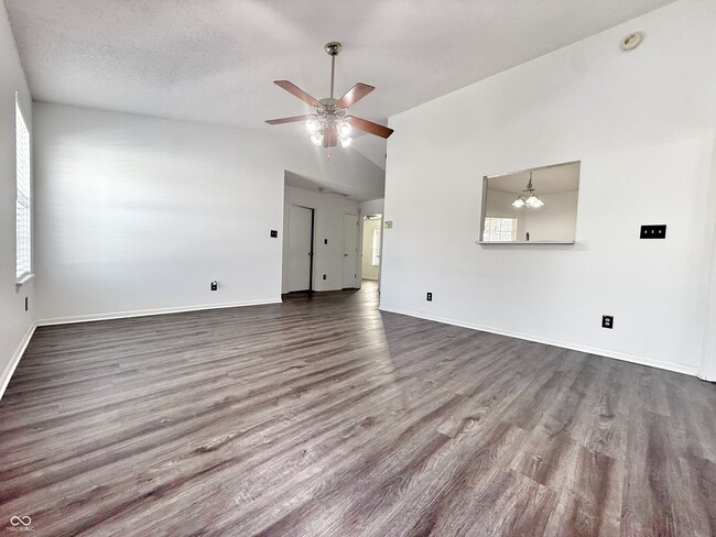 Photo - 776 Alvey Ct