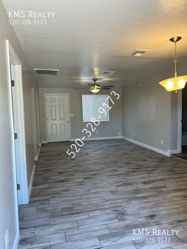 Photo - 302 E District St