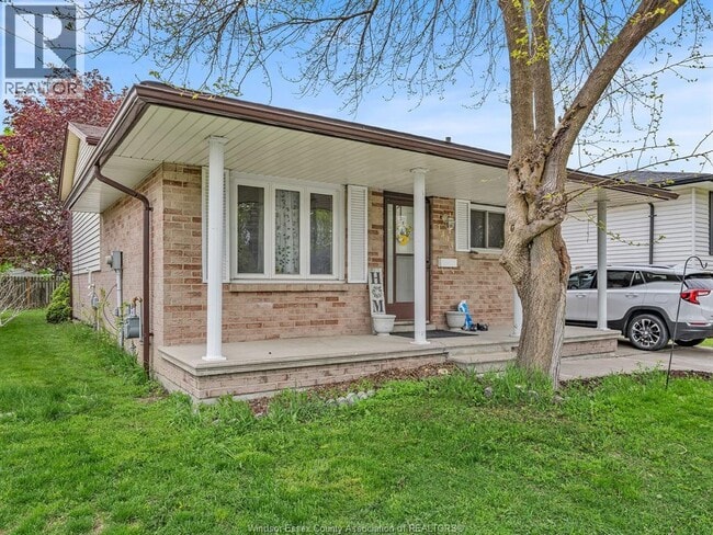 Photo - 1493 Azalia Crescent