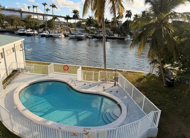 Photo - 1610 NW N River Dr Unit 303