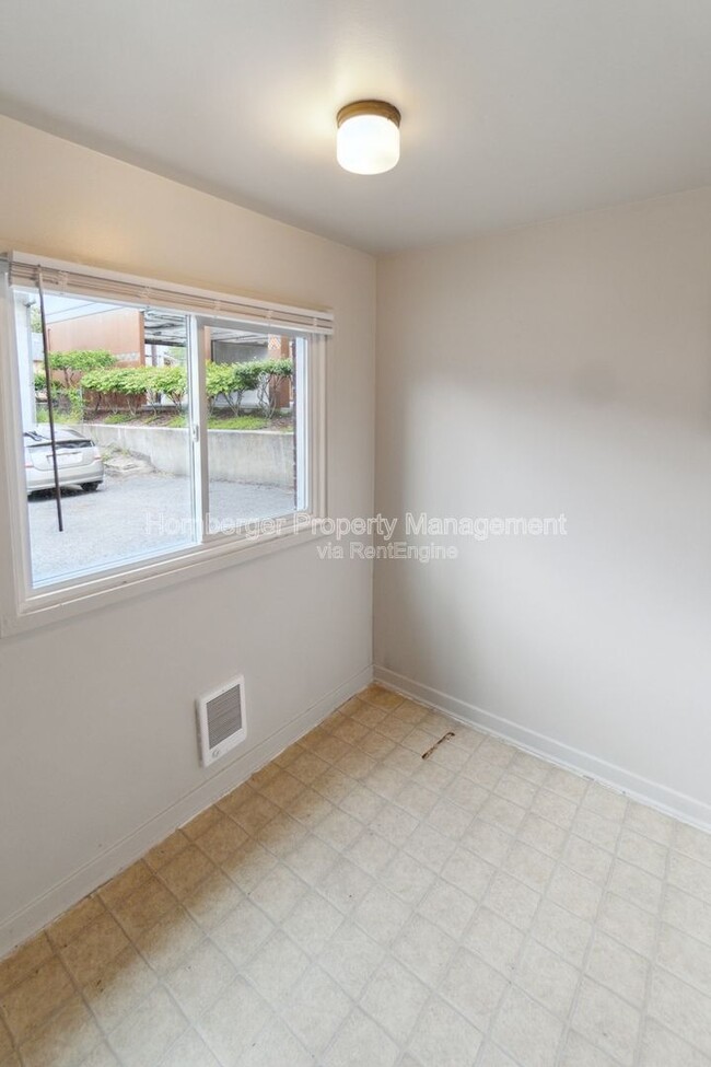 Photo - 724 W Maxwell Ave