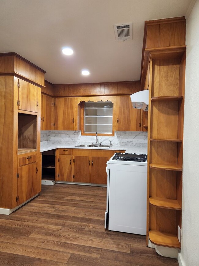 Photo - 1827 S Fredonia St