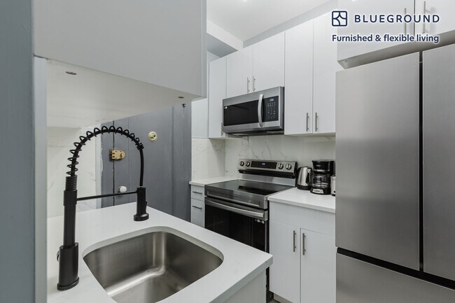 Photo - 161 W 54th St Unit FL6-ID1492