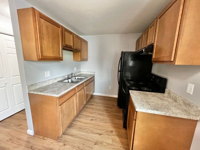 Photo - Myers Court Unidad Myers3310 203