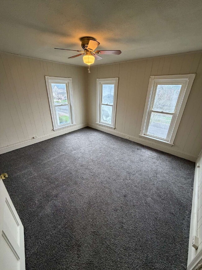 Photo - *Comfortable 2-Bedroom Upper Unit in the City of Batavia!* Unidad Upper