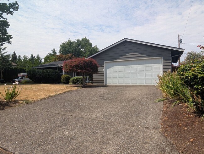 Photo - Great 4-Bedroom, 1.5-Bath Home In The River Road Area Of Eugene!