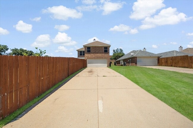 1100 Camelot Dr