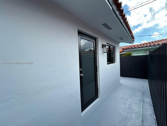 Photo - 142 NW 21st Ave Unit 3