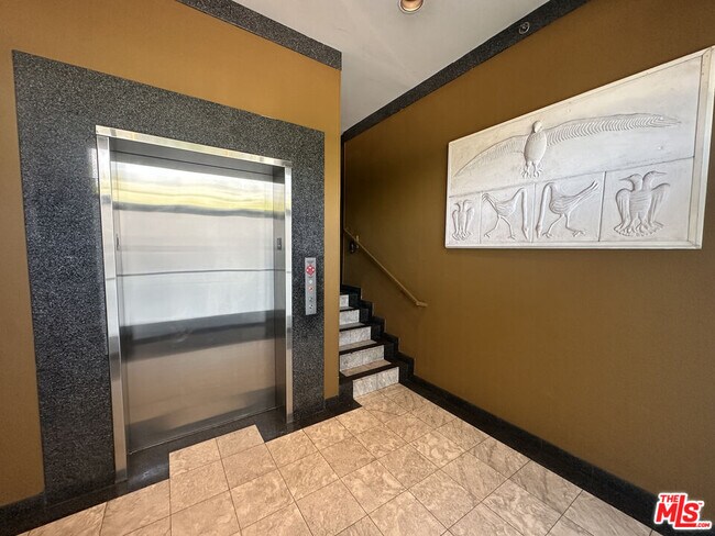 Photo - 8614 Burton Wy Unit 302