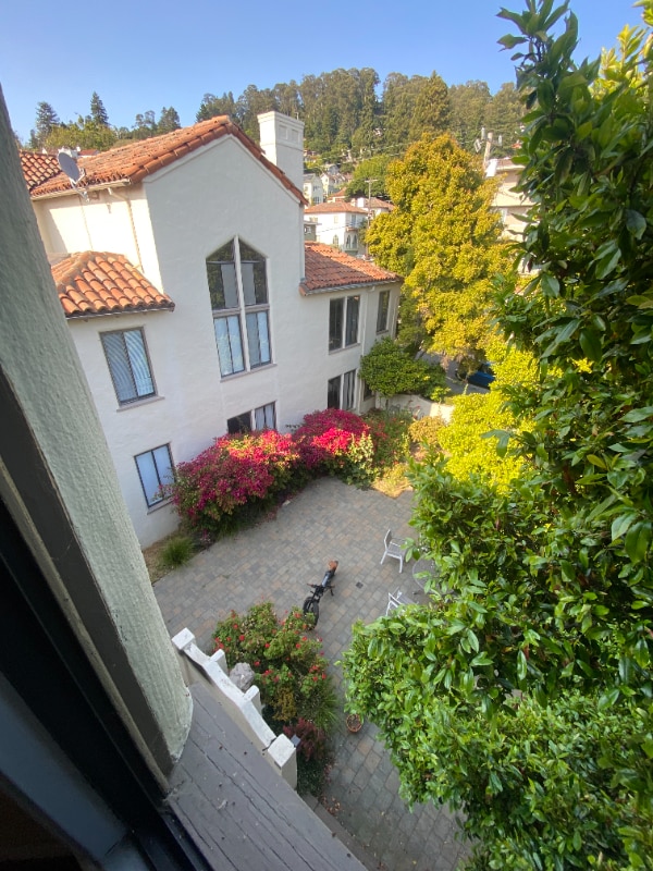 Building Photo - 1700 Le Roy Ave