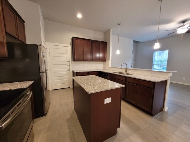 Photo - 210 Oakcrest Rd