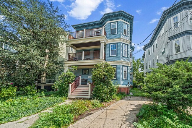 Photo - 108 Trowbridge St Unit 1