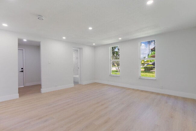 Photo - 1108 W 33rd St