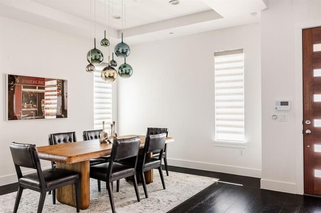 Photo - 1004 Meriden Ln