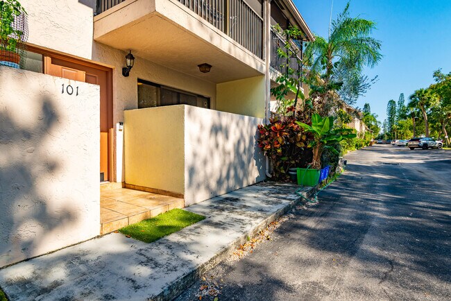 Photo - 740 SE 1st Way