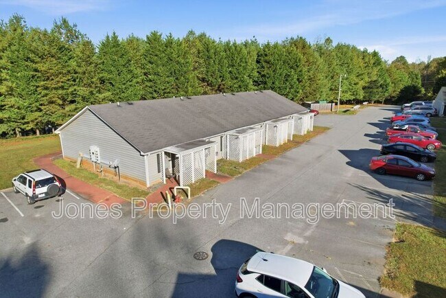 Photo - 120 W 52 Bypass