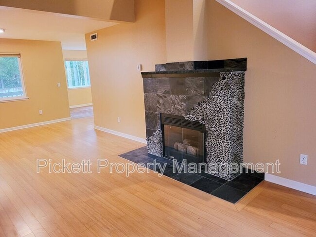 Photo - 1300 NW Slate Ln