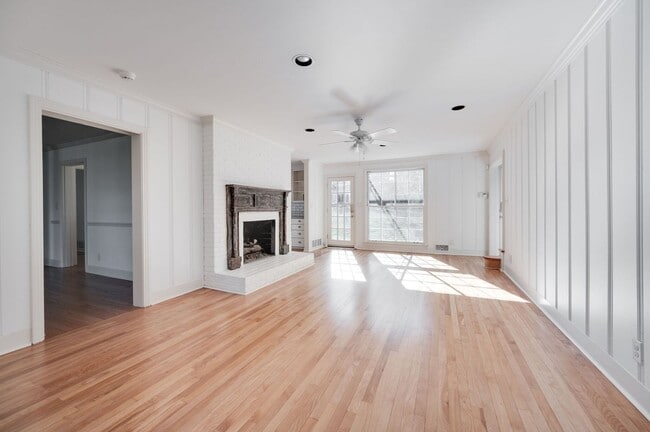 Photo - Fantastic renovated 5BE/4BA family home on beautiful oversized private Lot in the heart of Belle ...