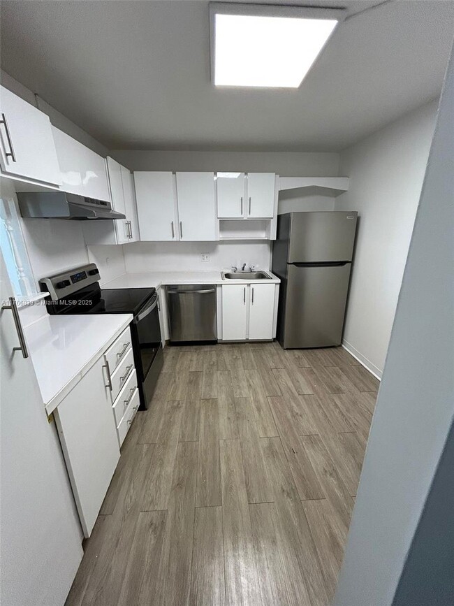 Photo - 2801 NE 183rd St Apartment Unit 305W