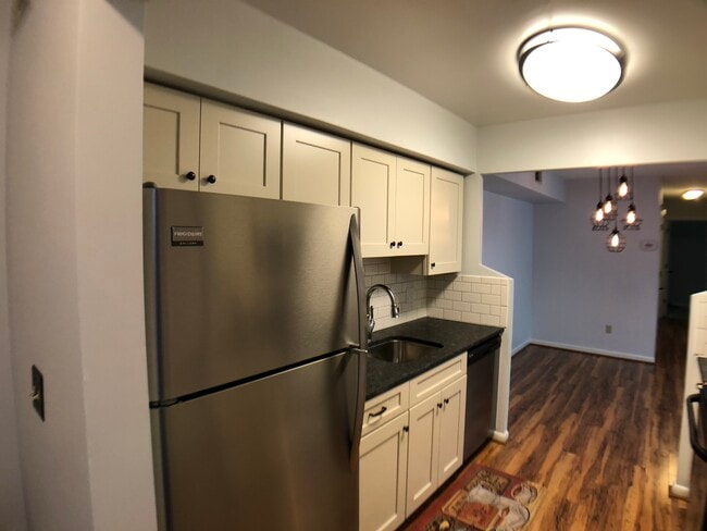 Photo - 123 Turtle Creek Rd Unit Bright Top Floor