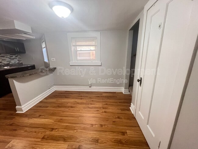 Photo - 5410 W Berteau Ave Unit B