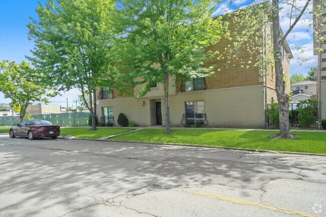 Building Photo - 3423 Ridgeland Ave Rental