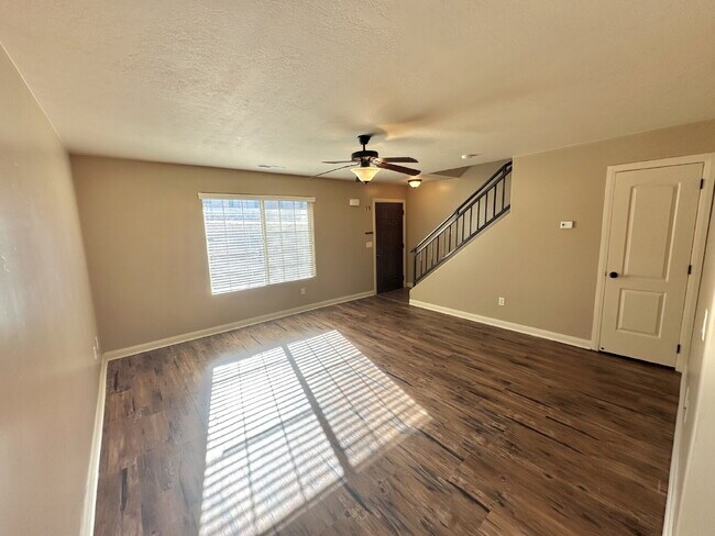 "Charming 3-Bed Townhouse in Cedar City – Spacious 1365 Sq Ft with 2.5 Baths!"
