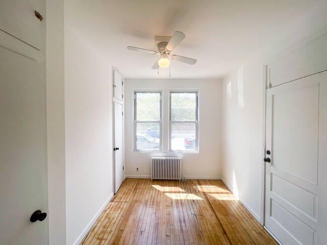 Building Photo - 72-45 60th Ln