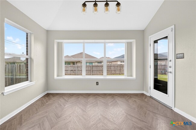 Photo - 102 W Libra Dr