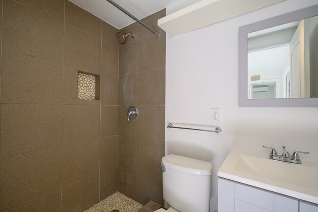 Bathroom - 1556 NE 135th St Apartamentos Unidad 2