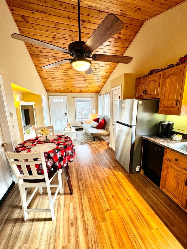 Photo - 73 Kingsbury St