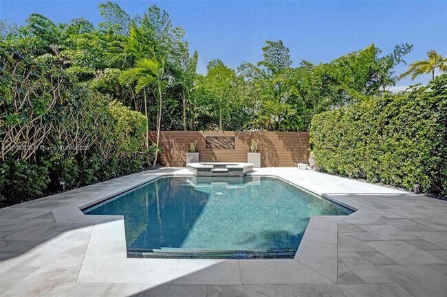 Photo - 453 SW 5th Ave